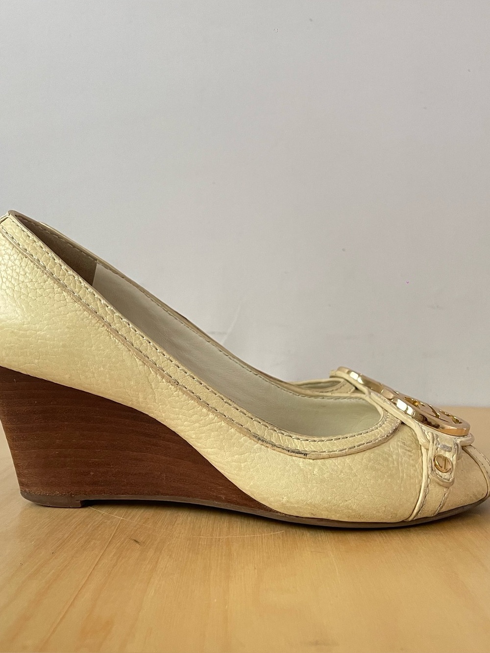 Tory Burch Leticia Cream Leather Peep-Toe Wedge Pumps | US 6M